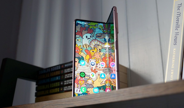 Слух: Samsung&nbsp;Galaxy&nbsp;Z Fold3 может получить защиту от влаги. Но речь не идёт о полноценной защите от воды